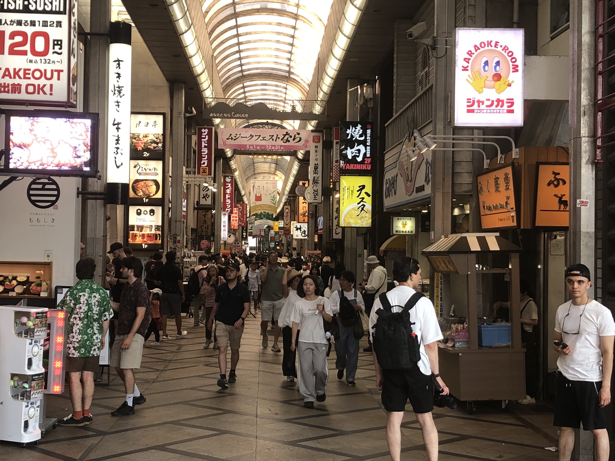 東向き商店街